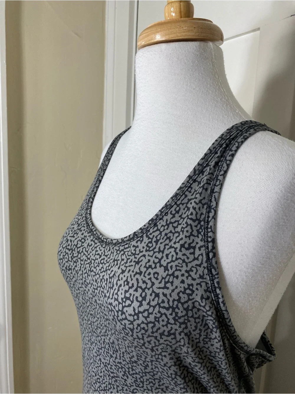 Nike Dri Fit Black & Gray Patterned Racerback Tank Top L